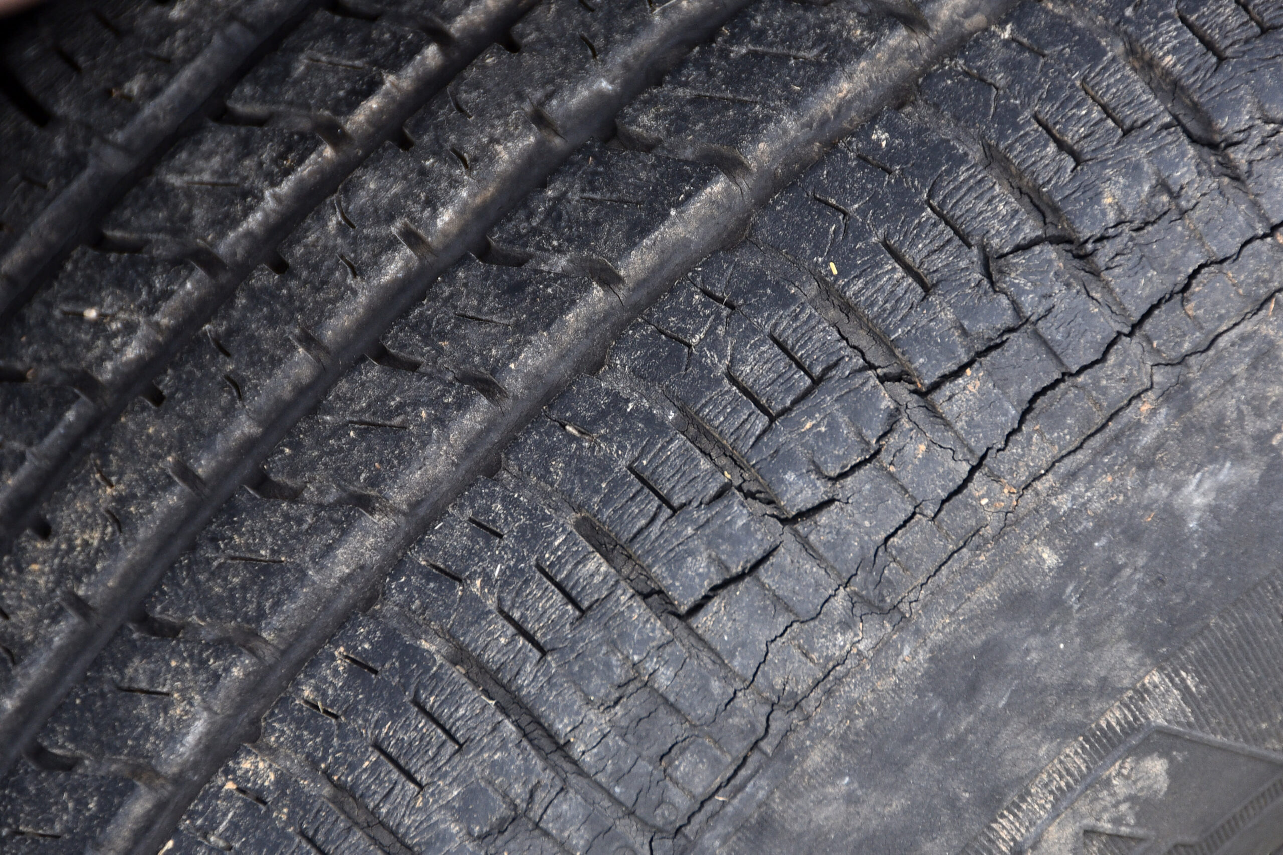 How Does Dry Rot Happen on Tires